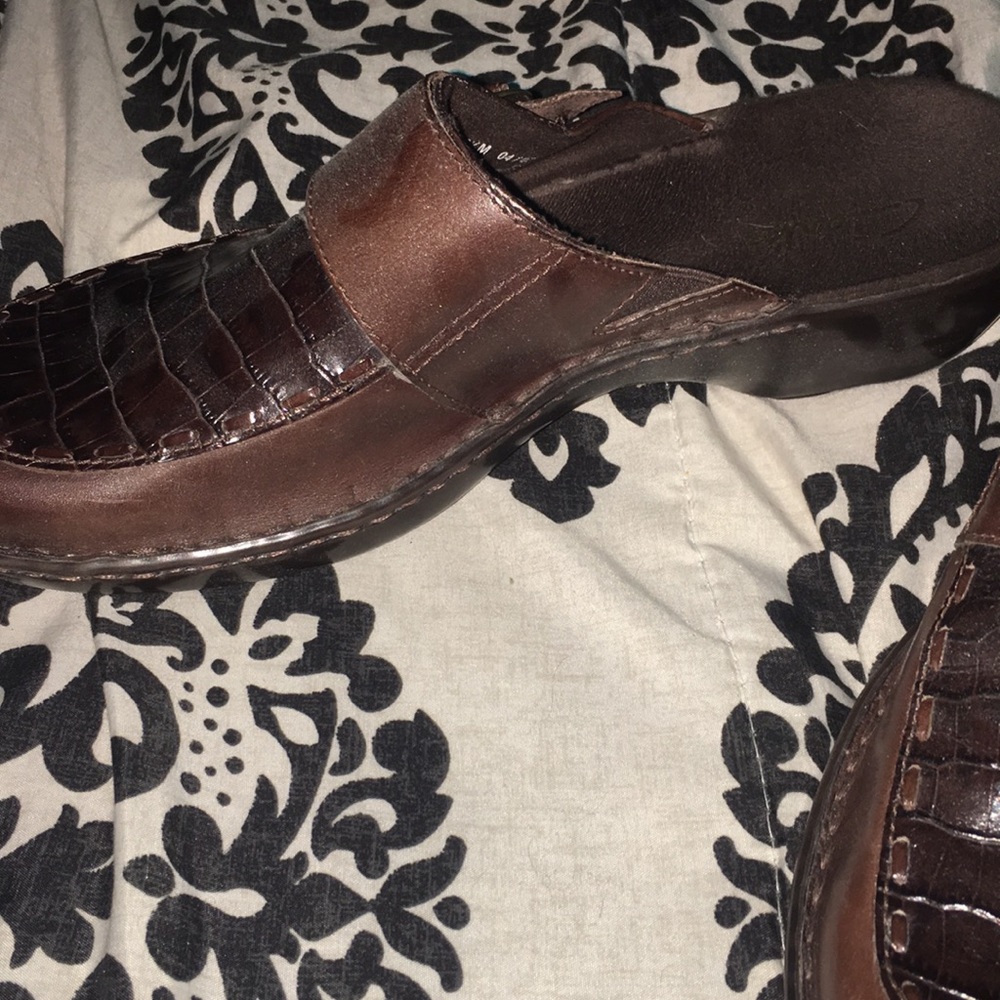 Clarks - Picture 2 of 3